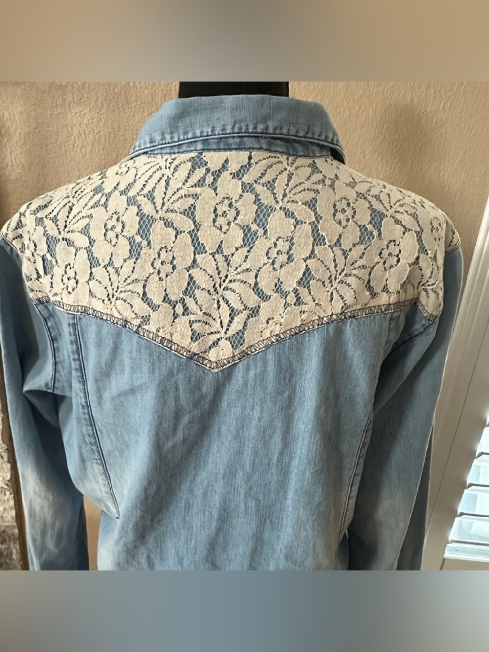 Wrangler denim shirt with cream lace pearl snap long sleeve button up women M - Picture 6 of 11